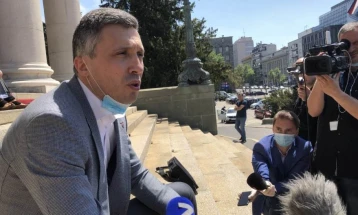 Бошко Обрадовиќ почна штрајк со глад пред Народното Собрание