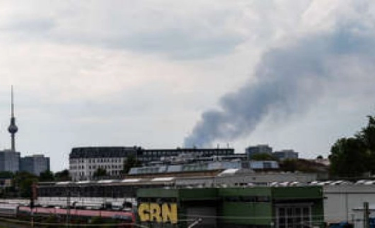 Голем пожар во близина на аеродромот во Берлин