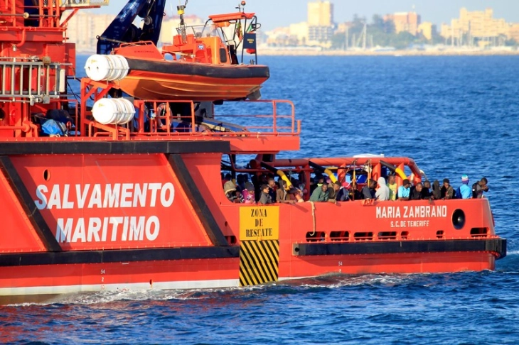 Шпанската крајбрежна стража спаси 49 мигранти во близина на Канарски Острови