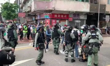 Полицијата во Хонгконг уапси над 100 демонстранти
