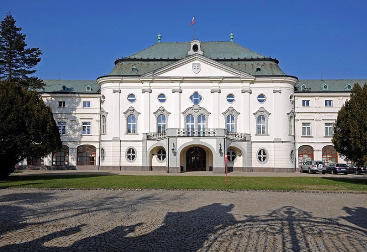 Словачка го укинува карантинот за повратници од 19 земји