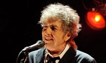 Прв студиски албум на Боб Дилан по речиси цело десетлетие