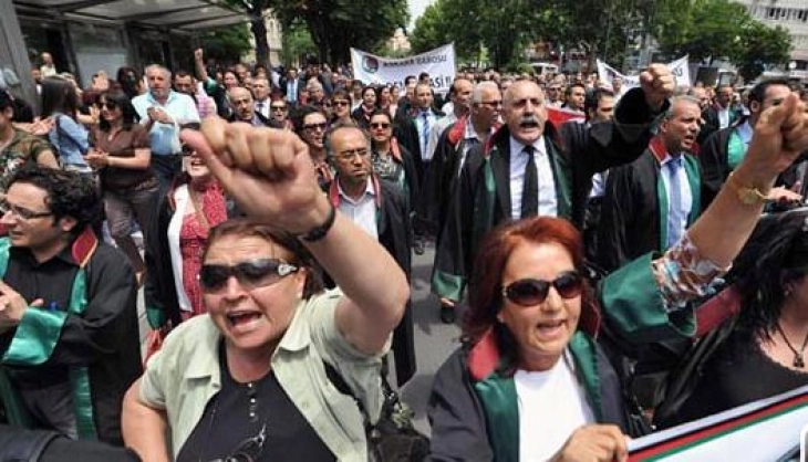 Во близина на Анкара мирни демонстрации на адвокатите
