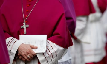 Во Квебек уапсени петмина пензионирани свештеници за злоставување деца