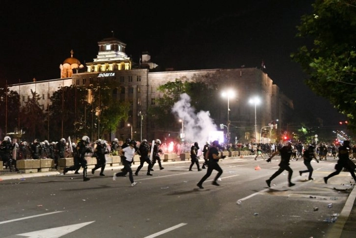 Насилни протести во Белград, Вучиќ ги нарече „чист тероризам“