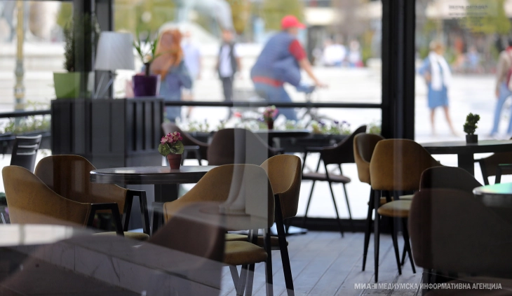 Се укинува забраната во ресторани и кафулиња да седат само двајца на иста маса