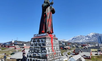 Граѓани на Гренланд гласаат за отстранување на статуата на дански мисионер, симбол на колонијализмот