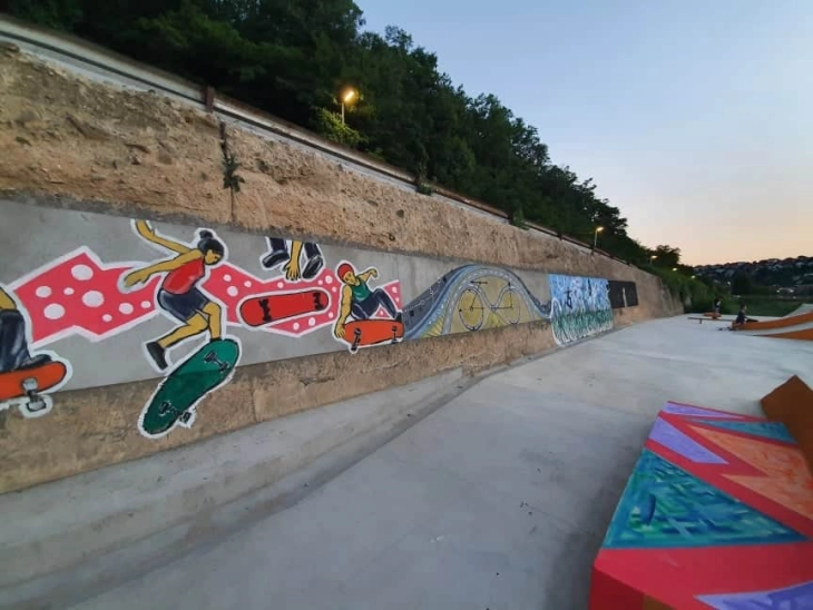 Советот на млади од Крива Паланка со иницијатива за разубавување на новиот скејт парк во градот