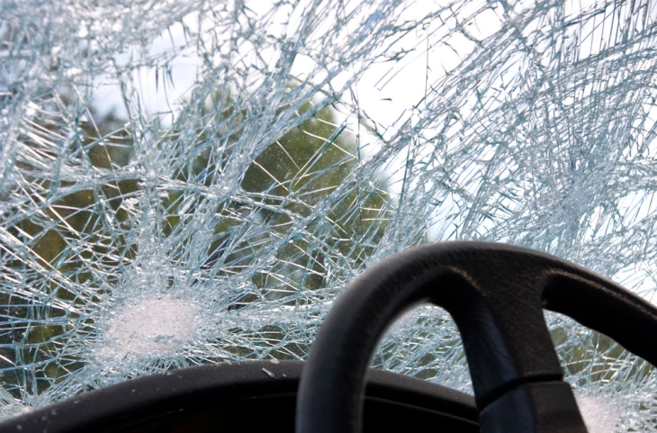 Во сообраќајна несреќа на две возила на патот Чашка - Голозинци повредени седум лица, од кои две деца