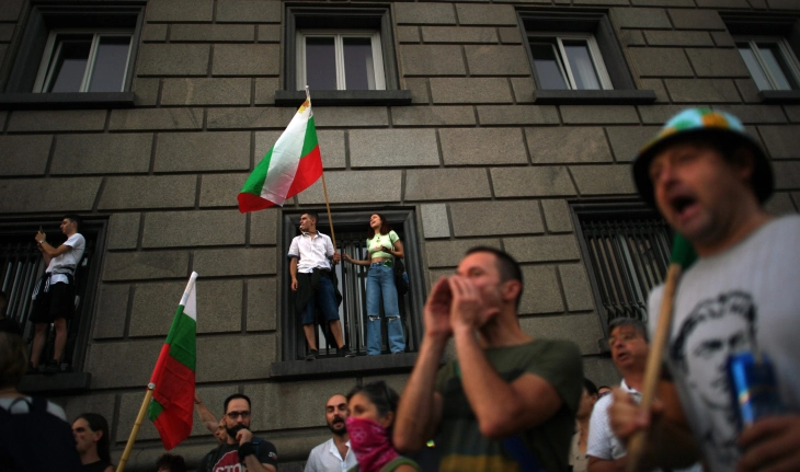 Продолжуваат антивладини протести во Бугарија