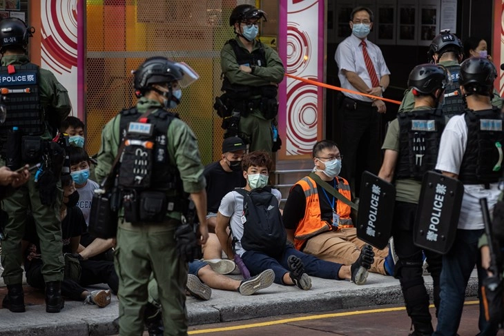 Стотици приведени по протести во Хонг Конг (видео)