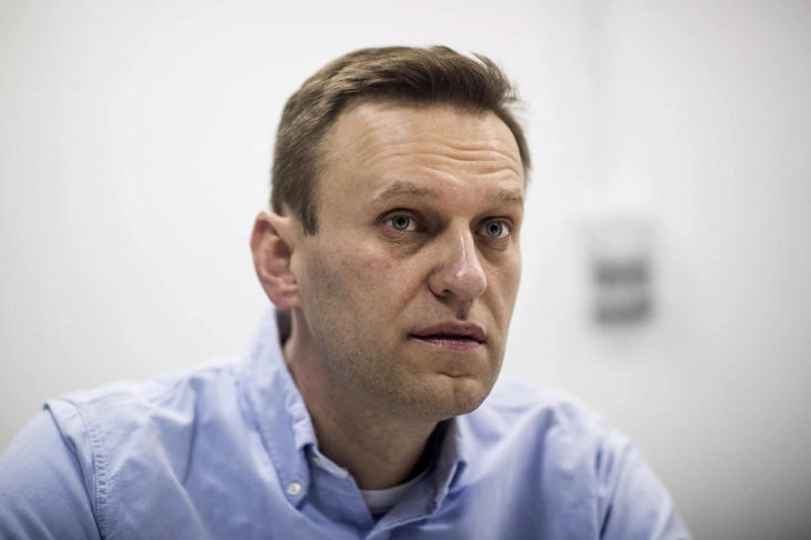 Шпигел: Навални е подобар, зборува, а може и да се сети