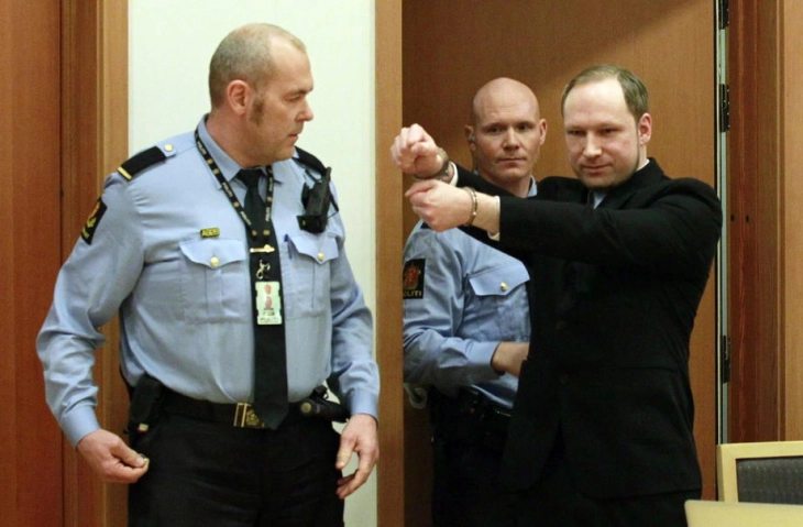 Норвешкиот екстремист Брејвик бара предвремено ослободување од затвор