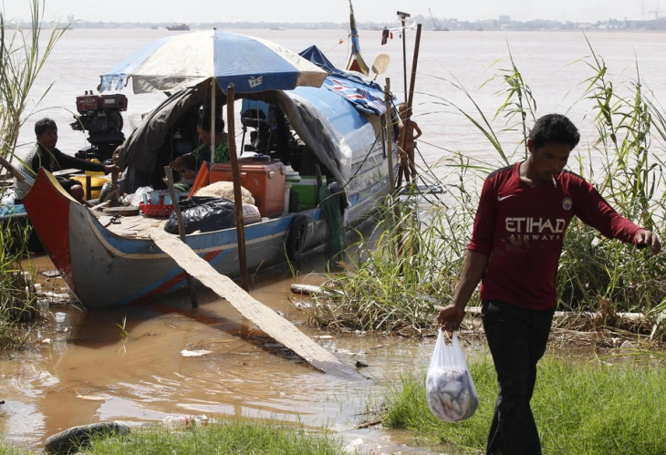 Во тропска бура загинаа седум лица во Виетнам и Камбоџа