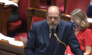 Францускиот министер за правда Дипонд-Морети му одржа предавање по правопис на пратеник од десничарската опозиција