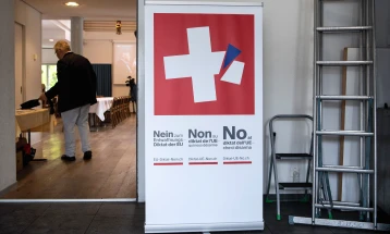 Швајцарците на референдум ќе гласаат за ограничување на бројот на граѓани од ЕУ