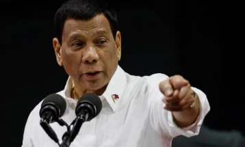 Филипинскиот претседател Дутерте се закани дека ќе го укине Фејсбук на Филипините