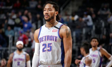 Дерик Роуз повторно мета на Лејкерси