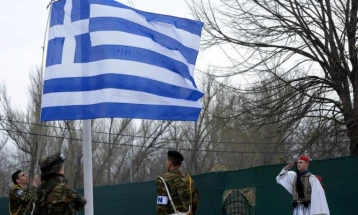 Грција ќе го продолжи воениот рок од девет на 12 месеци