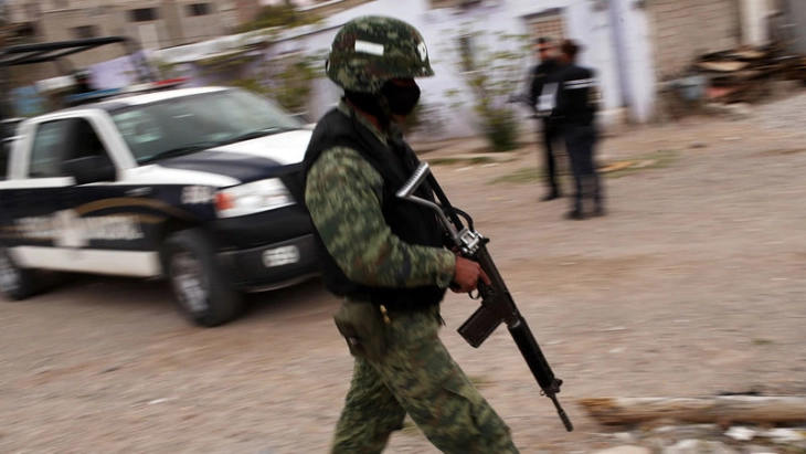 Мексико: Пронајдени над 50 тајно закопани тела, десетина се женски