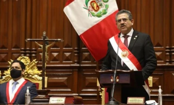 Времениот претседател на Перу поднесе оставка