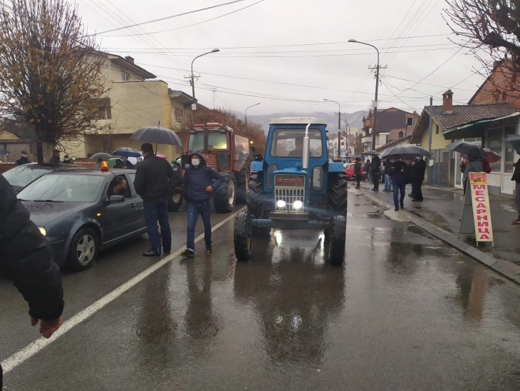 Продолжуваат протестите на тутунарите, бараат итна средба со надлежните