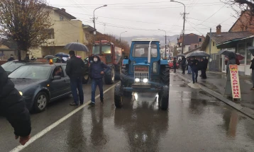 Продолжуваат протестите на тутунарите, бараат итна средба со надлежните