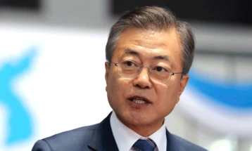 Јужнокорејскиот претседател бара масовно тестирање на Ковид-19