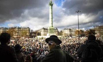Протест на париските уметници, бараат отворање на театрите  (видео)