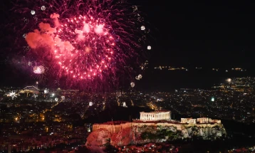Со импресивен огномет дочекана новата година во Атина (фото)