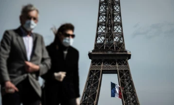 Музеите, кината, спортските објекти, рестораните во Франција ќе останат затворени до крајот на месецот