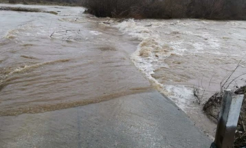 Излевање на реки во Кумановско, екипите на кумановското водостопанство на терен