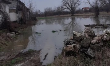 Се излеа Вардар, поплави куќи и обработливо земјиште во неколку села во Јегуновце  