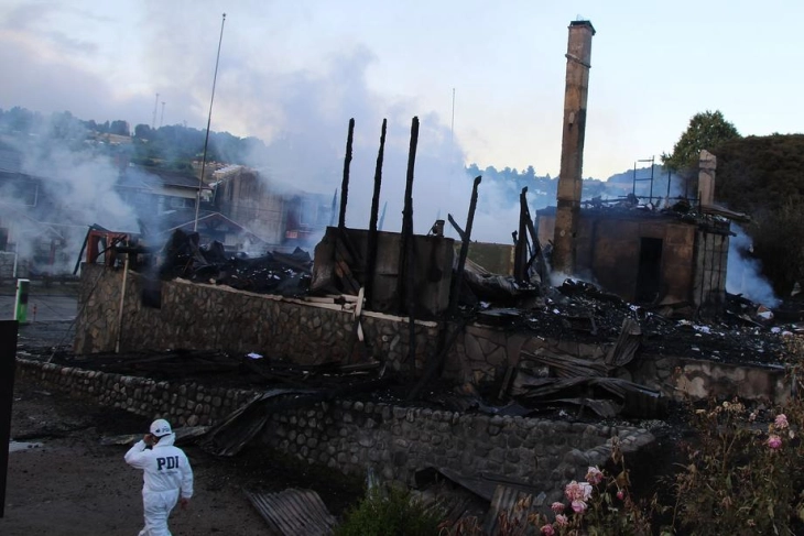 Полицаец во Чиле уби уличен забавувач, јавноста гневна, запалени државни згради