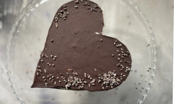 Торта „Чоколадно срце“ со три вида чоколадо
