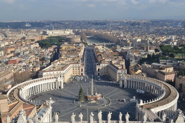 Вработените во Ватикан кои ќе одбијат вакцина можат да останат без работа