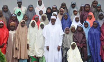 Во Нигерија киднапирани најмалку 300 девојчиња