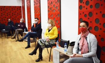 Министерката Стефоска и директорите на театрите разговараа за работата во услови на ковид 