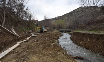 Почна регулацијата на дел од коритото на Кочанска Река