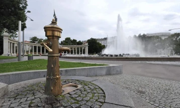 Виена полека ги става во употреба фонтаните и јавните чешми