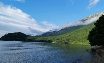 Сончево со мала до умерена локална облачност