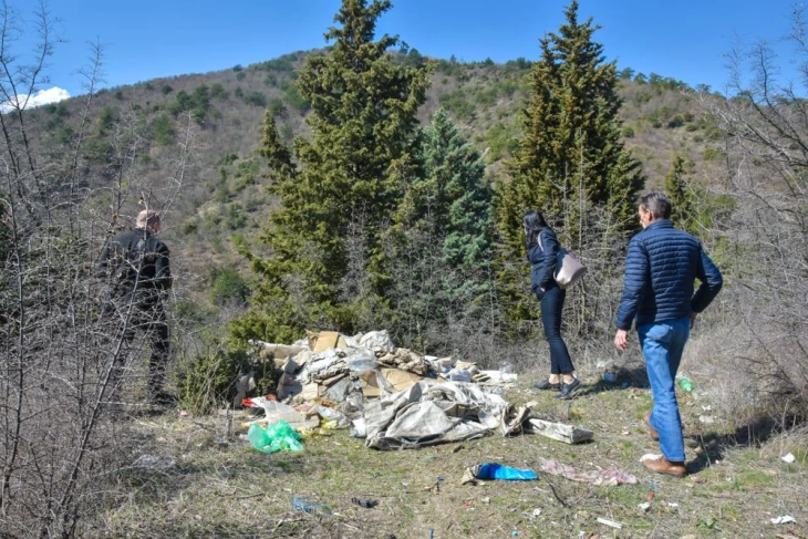 Повторно фрлен отпад кај локалитетот Цареви кули кај Струмица