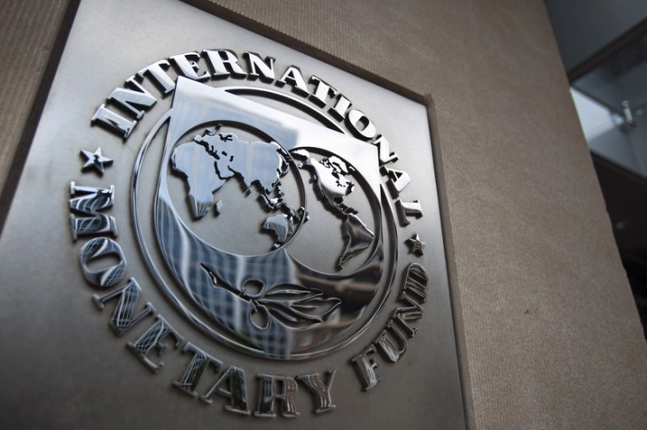 ММФ: Уделот на американскиот долар во глобалните девизни резерви на најниско ниво од 1995 година