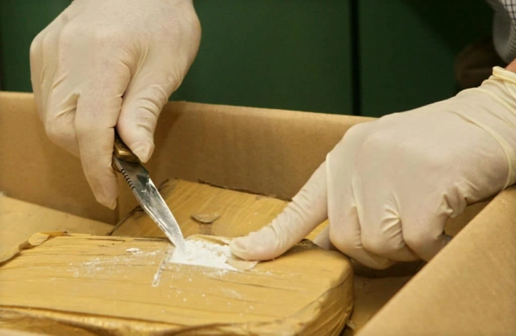 Во Драч запленети 140 килограми кокаин скриен во контејнер со банани од Еквадор