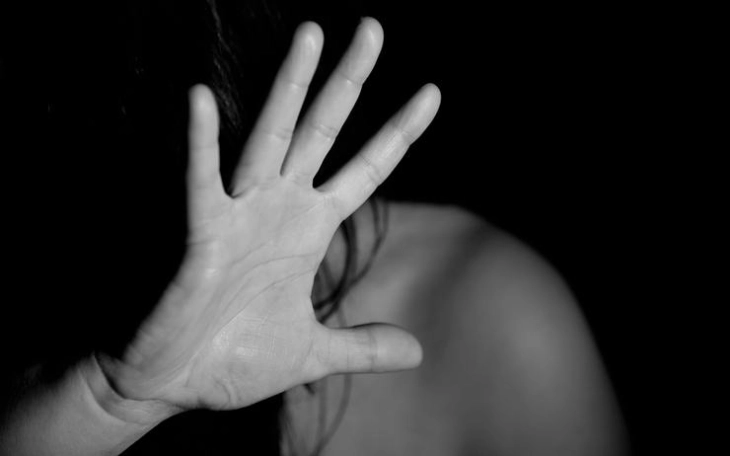 Мајка пријавила сексуално вознемирување врз малолетна ќерка