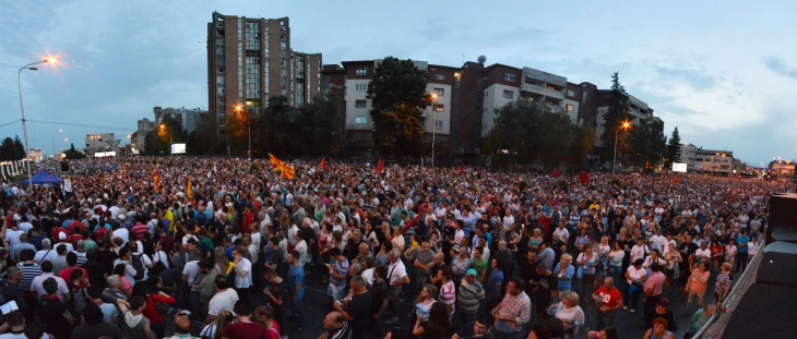 Заев: „Шарената револуција“ предизвика огромни промени во македонската политичка и општествена реалност