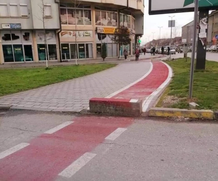 Новата велосипедска патека во Тетово со низа пропусти, граѓаните очекуваат да биде поправена