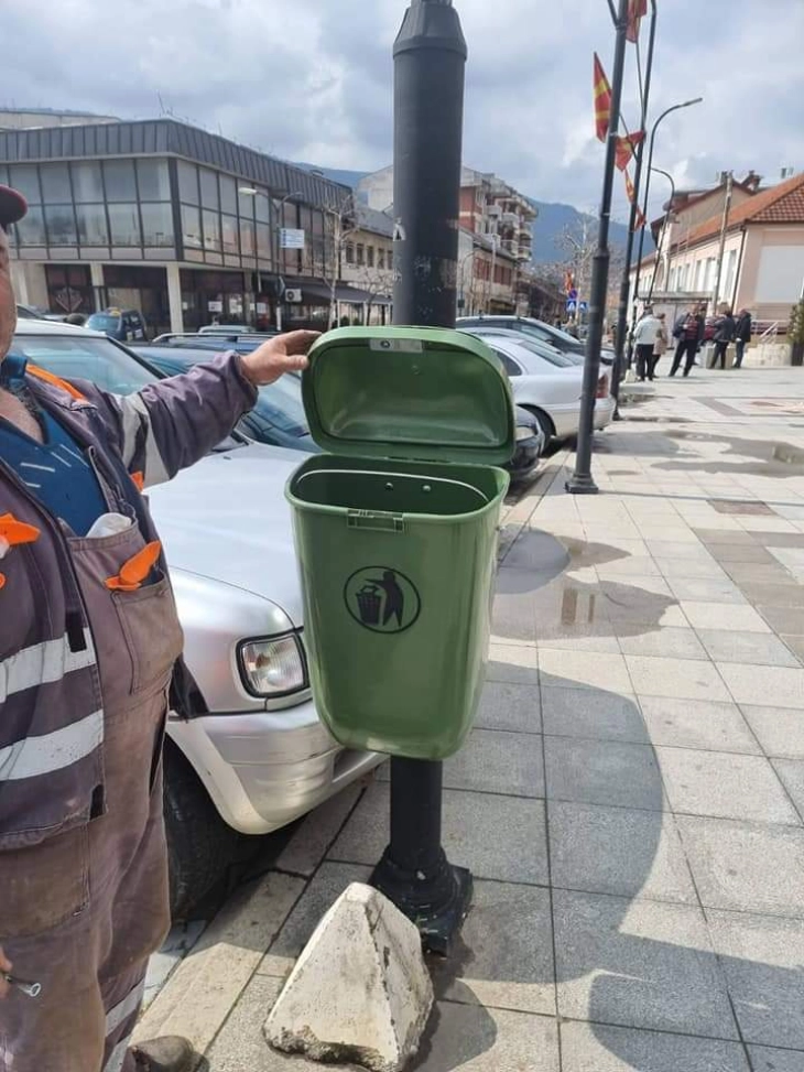 Се поставуваат нови садови за отпад во Крива Паланка