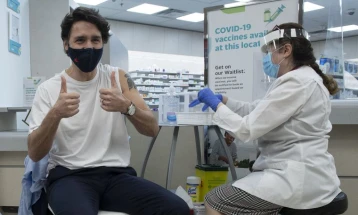 Канадскиот премиер се вакцинира со Астра Зенека