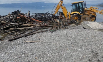 Владата останува посветена на препораките на УНЕСКО и го поддржува отстранувањето на дивоградбите на охридското крајбрежје